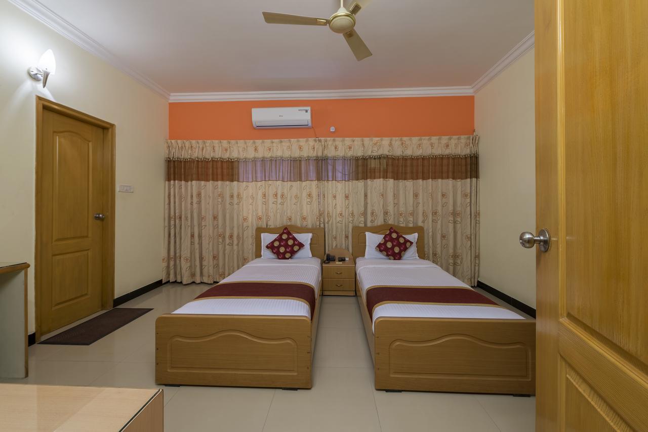 Hotel Raj Comforts -Golf View Bangalore Exterior photo