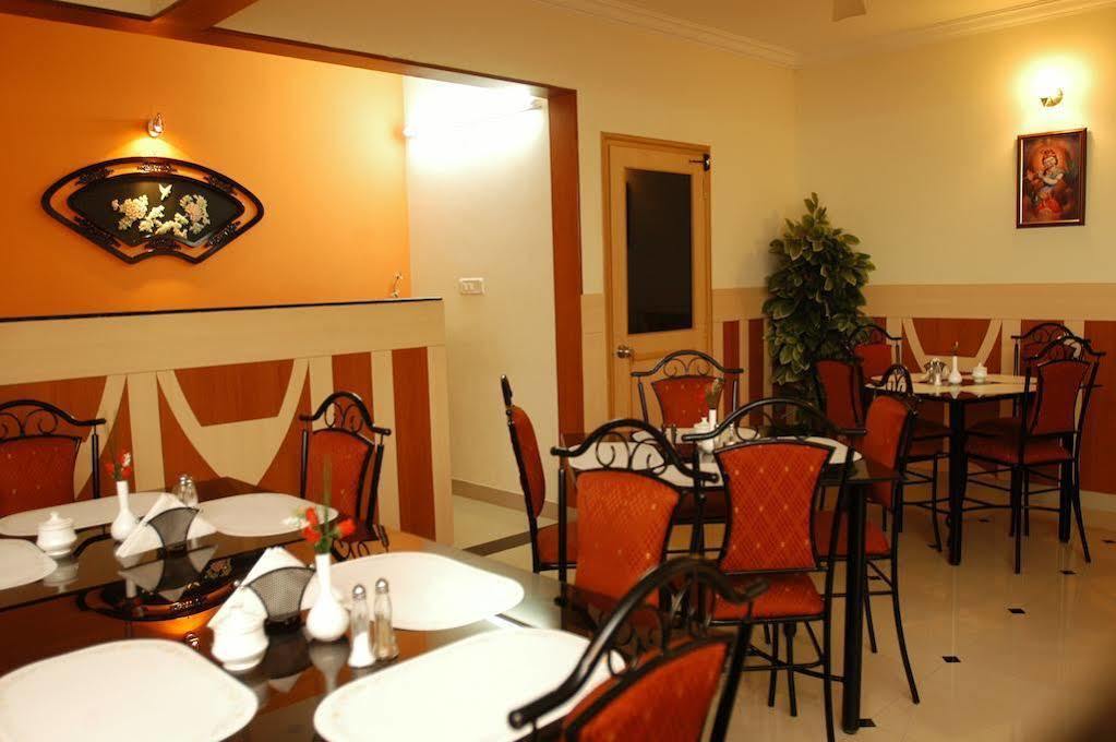 Hotel Raj Comforts -Golf View Bangalore Exterior photo