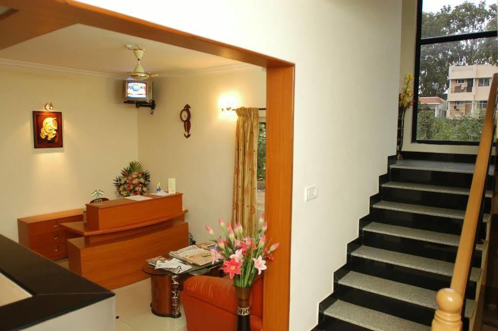 Hotel Raj Comforts -Golf View Bangalore Exterior photo