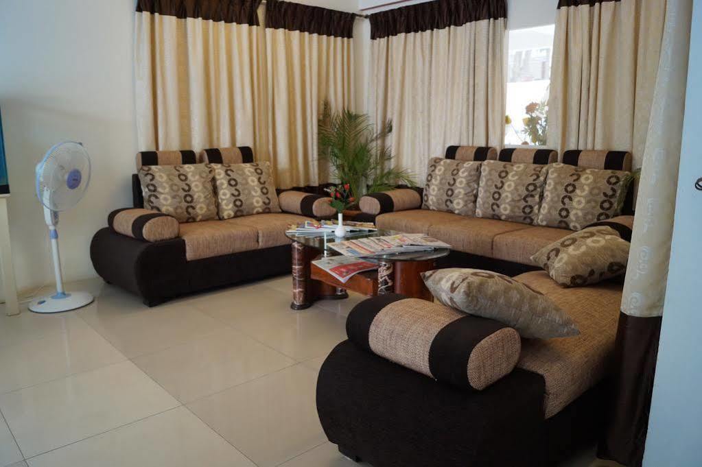 Hotel Raj Comforts -Golf View Bangalore Exterior photo