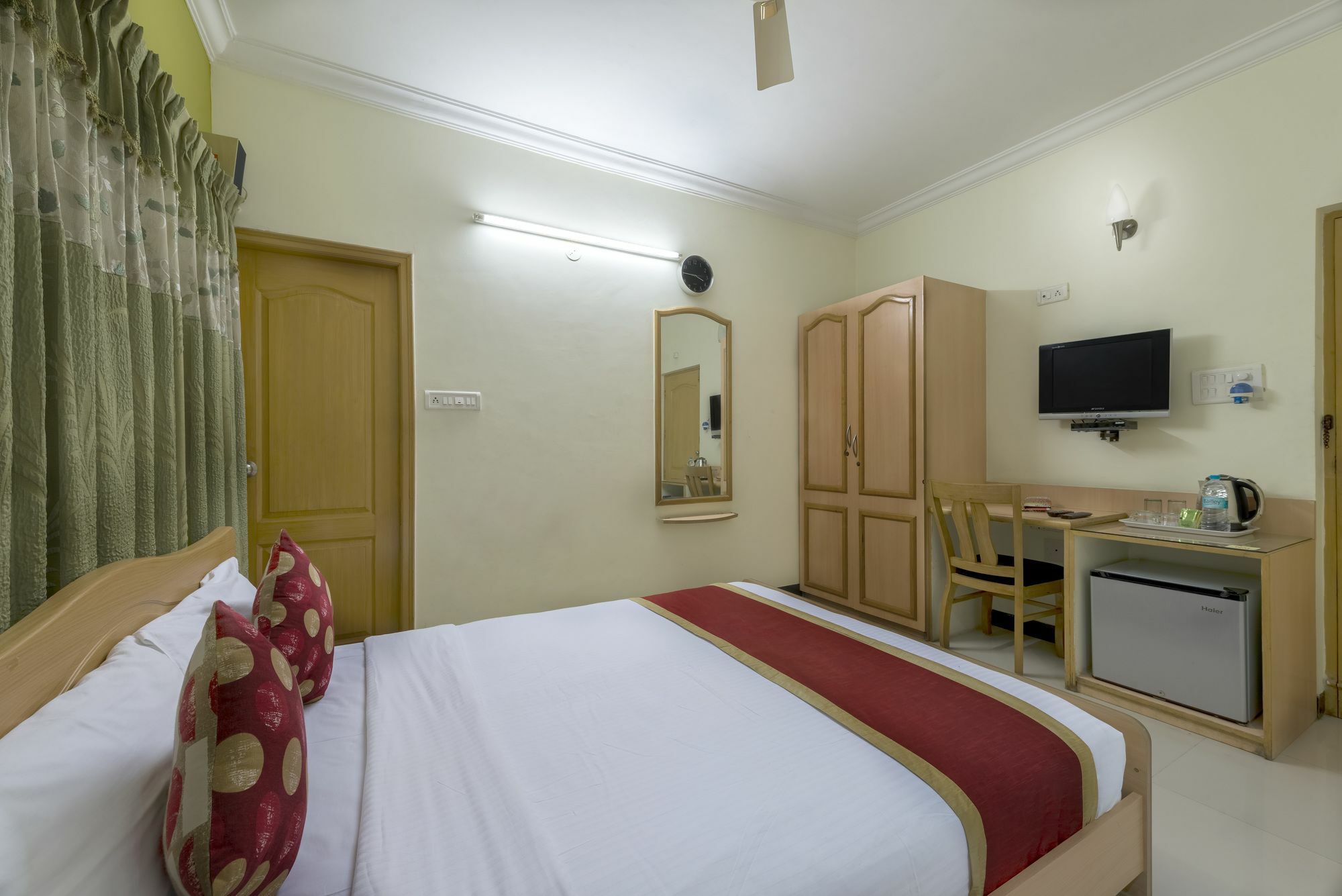 Hotel Raj Comforts -Golf View Bangalore Exterior photo