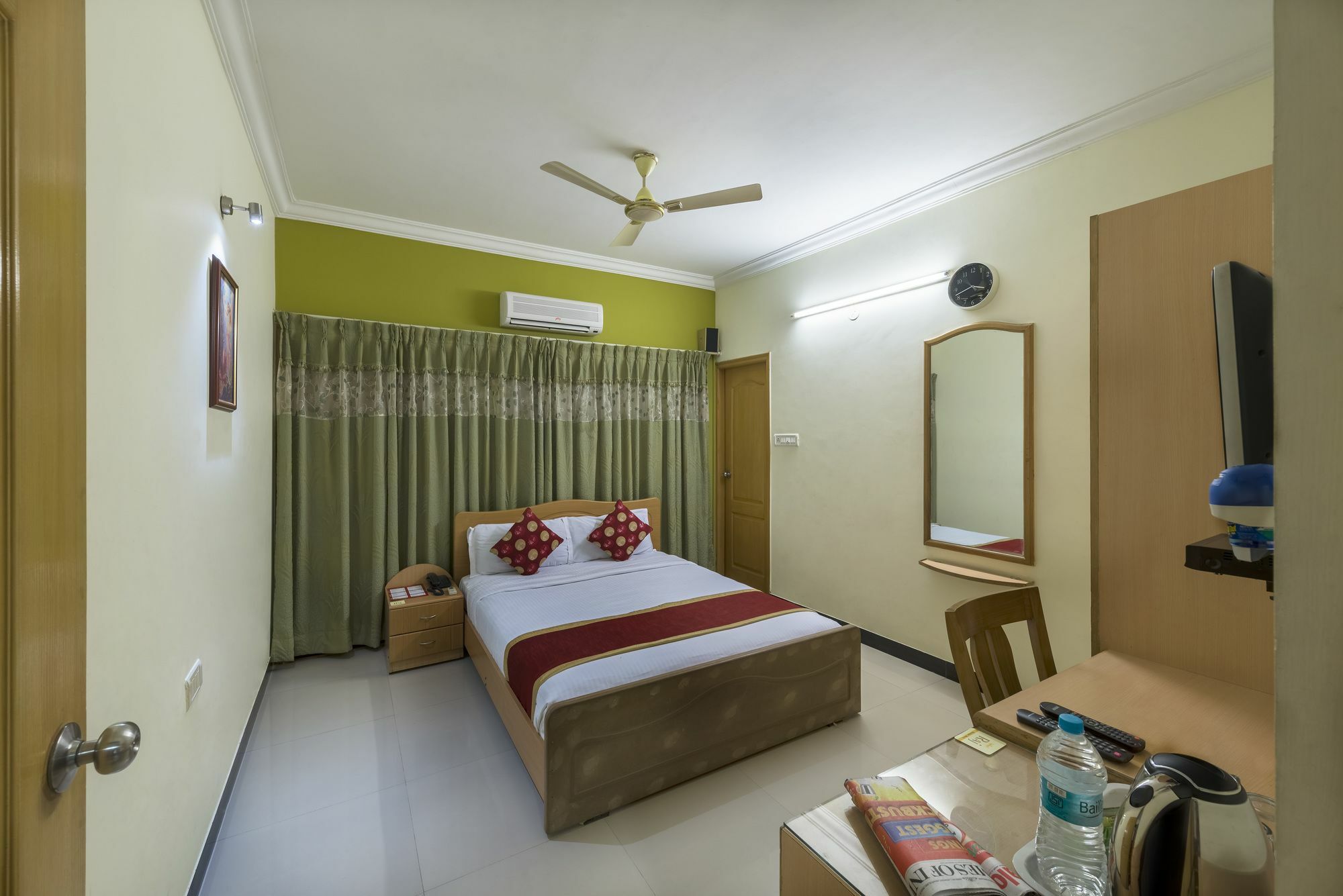 Hotel Raj Comforts -Golf View Bangalore Exterior photo