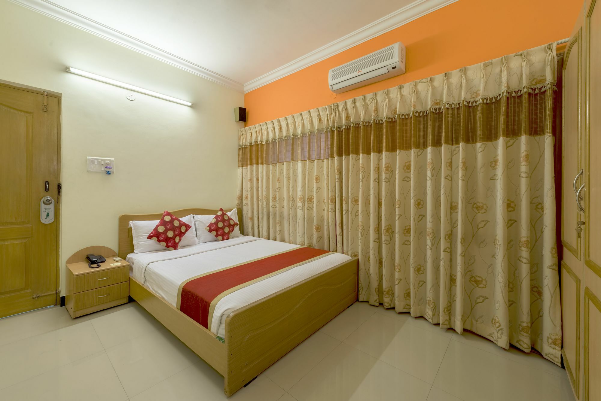 Hotel Raj Comforts -Golf View Bangalore Exterior photo